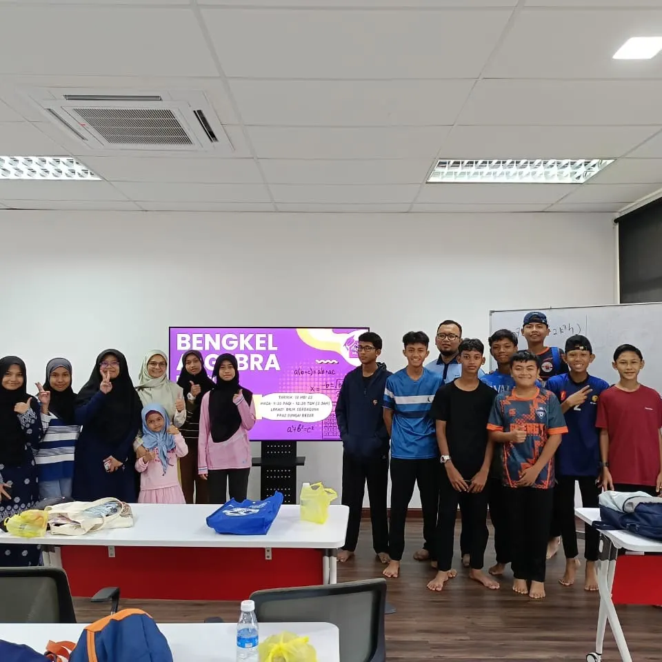 Peserta Bengkel Algebra bergambar beramai-ramai