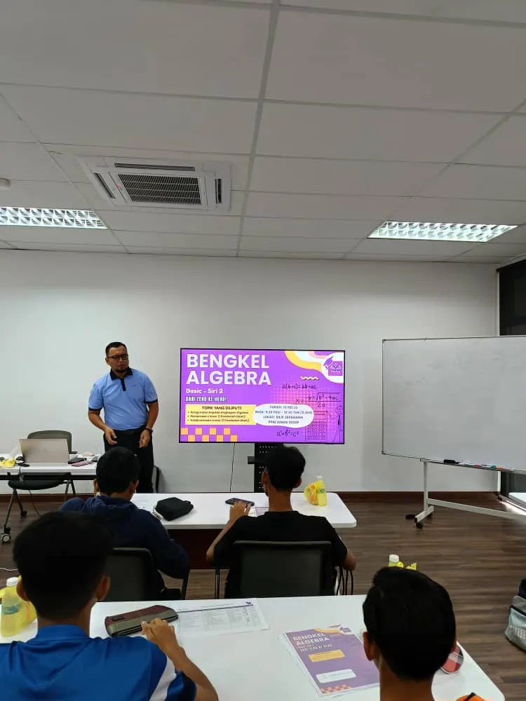 Sesi Bengkel Algebra dengan paparan skrin